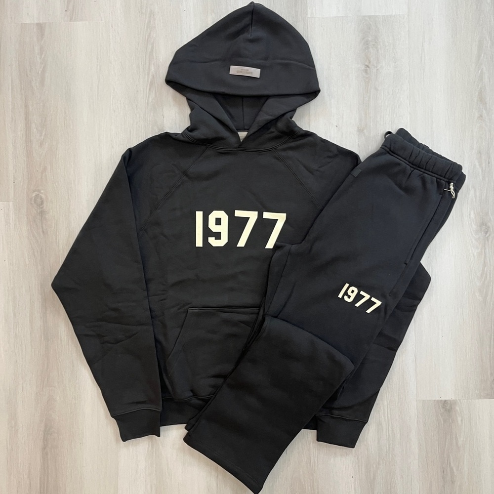 Essentials 1977 Iron set